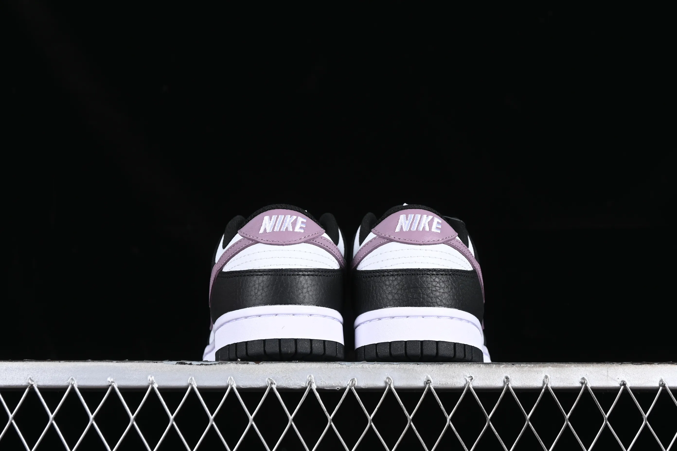 All categories Nk SB Dunk series Nk SB Dunk Low low-top sneakers Z version Nk Dunk Low SP black and white purple hook SB low-top sports and leisure sneakers DO7413-991
